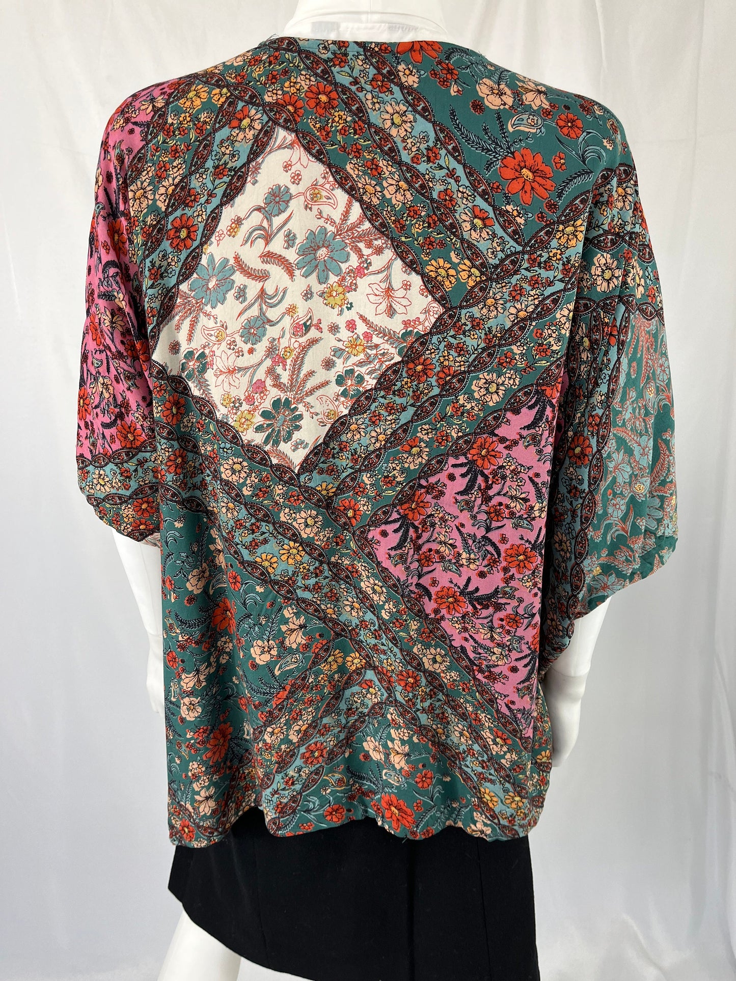 Floral Oversized Shawl By Angie / Size Medium / View Description For Measurements And Condition Details