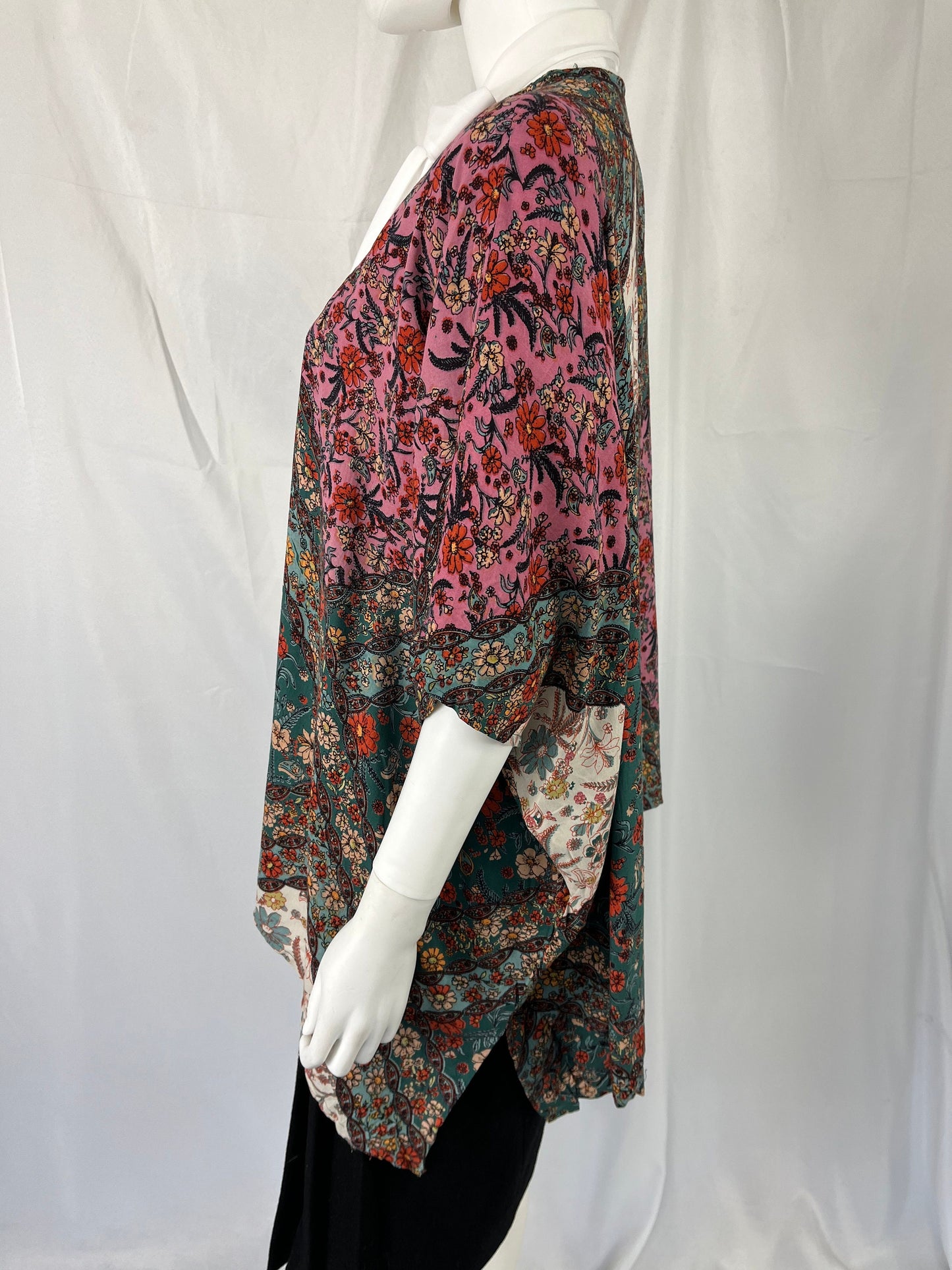 Floral Oversized Shawl By Angie / Size Medium / View Description For Measurements And Condition Details