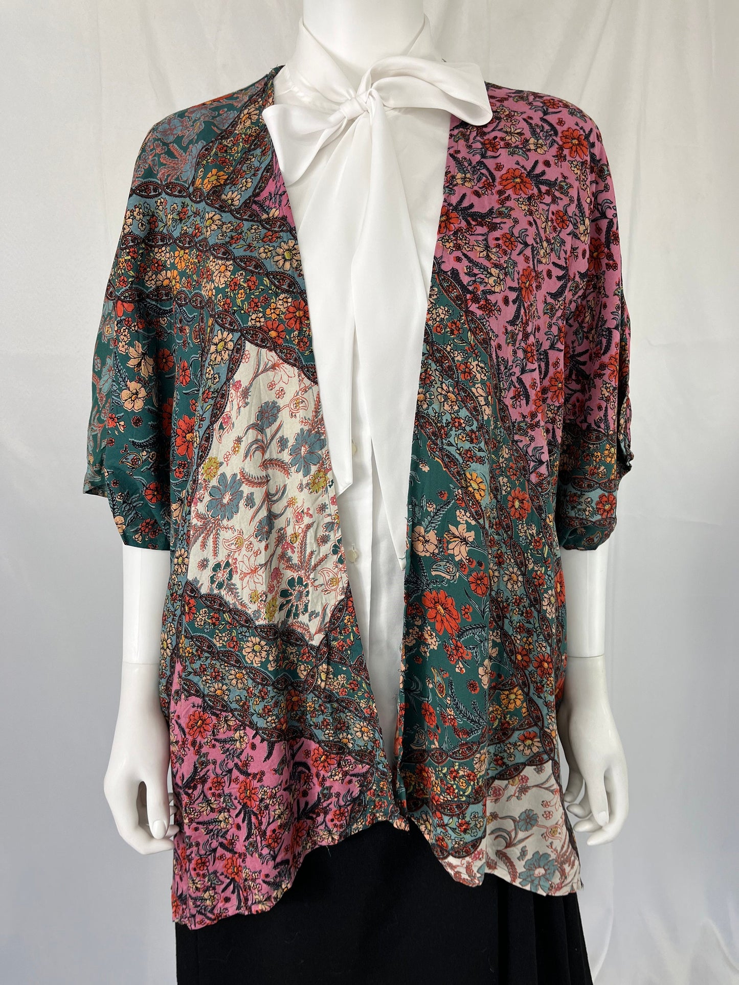 Floral Oversized Shawl By Angie / Size Medium / View Description For Measurements And Condition Details