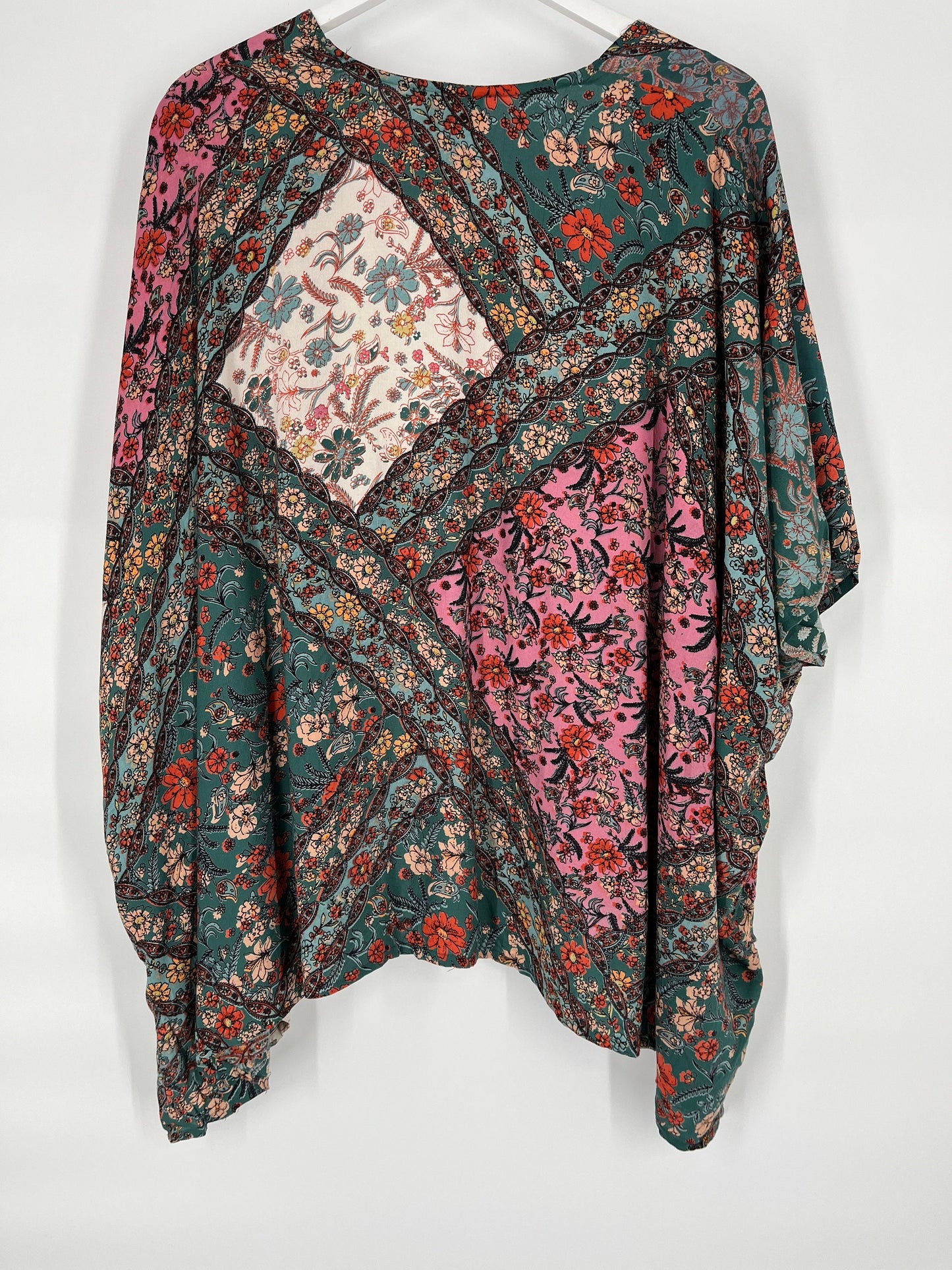 Floral Oversized Shawl By Angie / Size Medium / View Description For Measurements And Condition Details